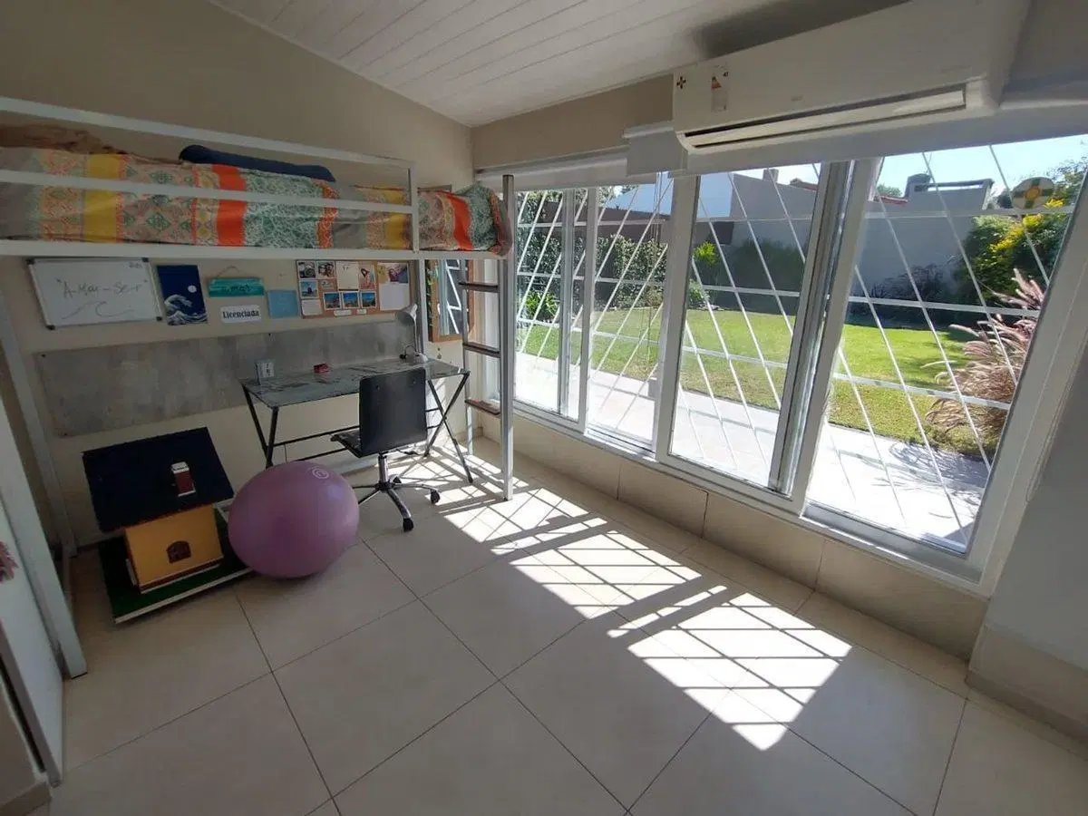 CASA EN VENTA 4 AMBIENTES BOULOGNE CON JARDIN 4