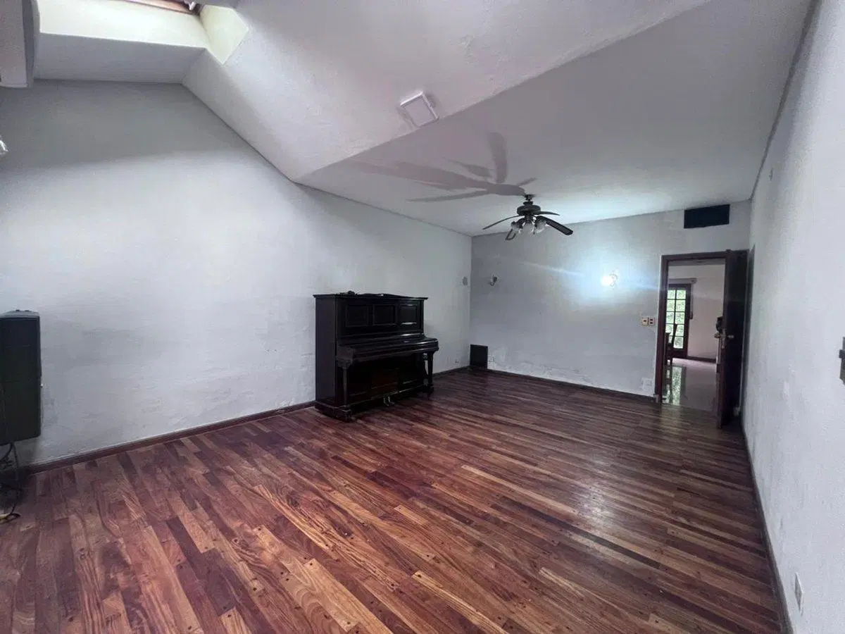 VENTA CASA 5 AMBIENTES CON COCHERA MARTINEZ 2