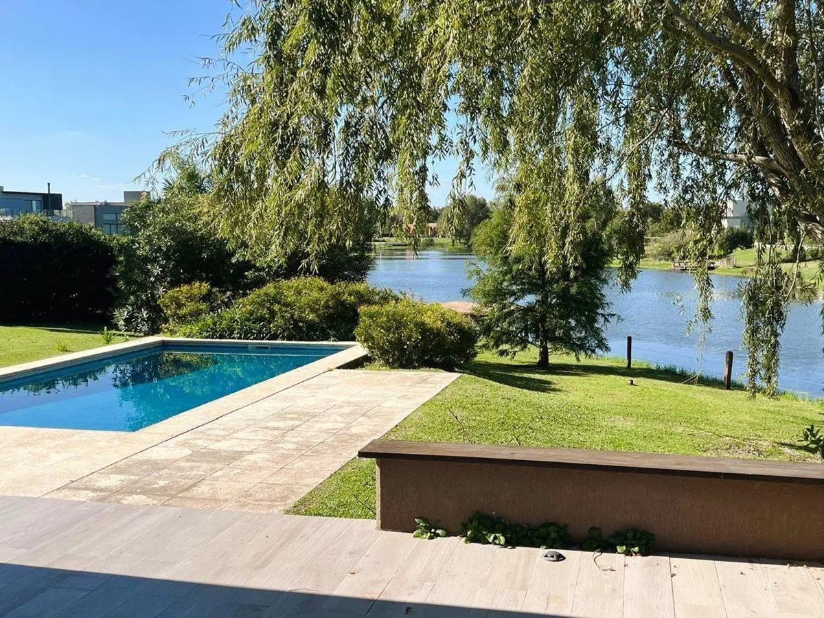 Venta CASA a la laguna en El Cazal | Escobar 3