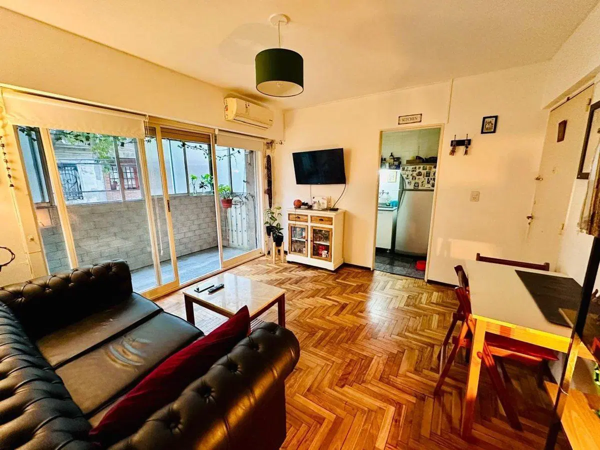 Venta CON RENTA depto 3 ambientes balcón Almagro 2