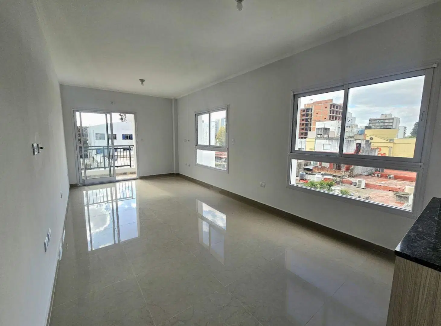 DEPARTAMENTO ALQUILER MONOAMBIENTE BALCÓN CASEROS 4