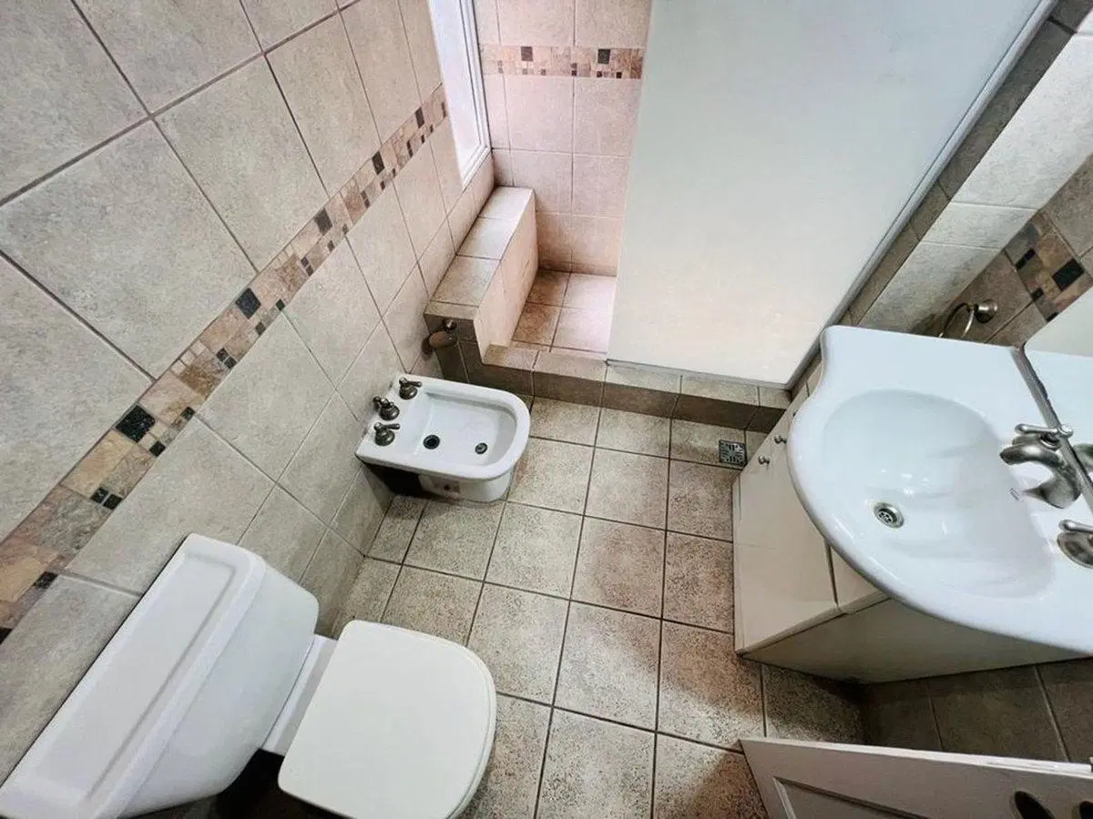 VENTA CASA PILAR 5 AMBIENTES PERMUTA 5
