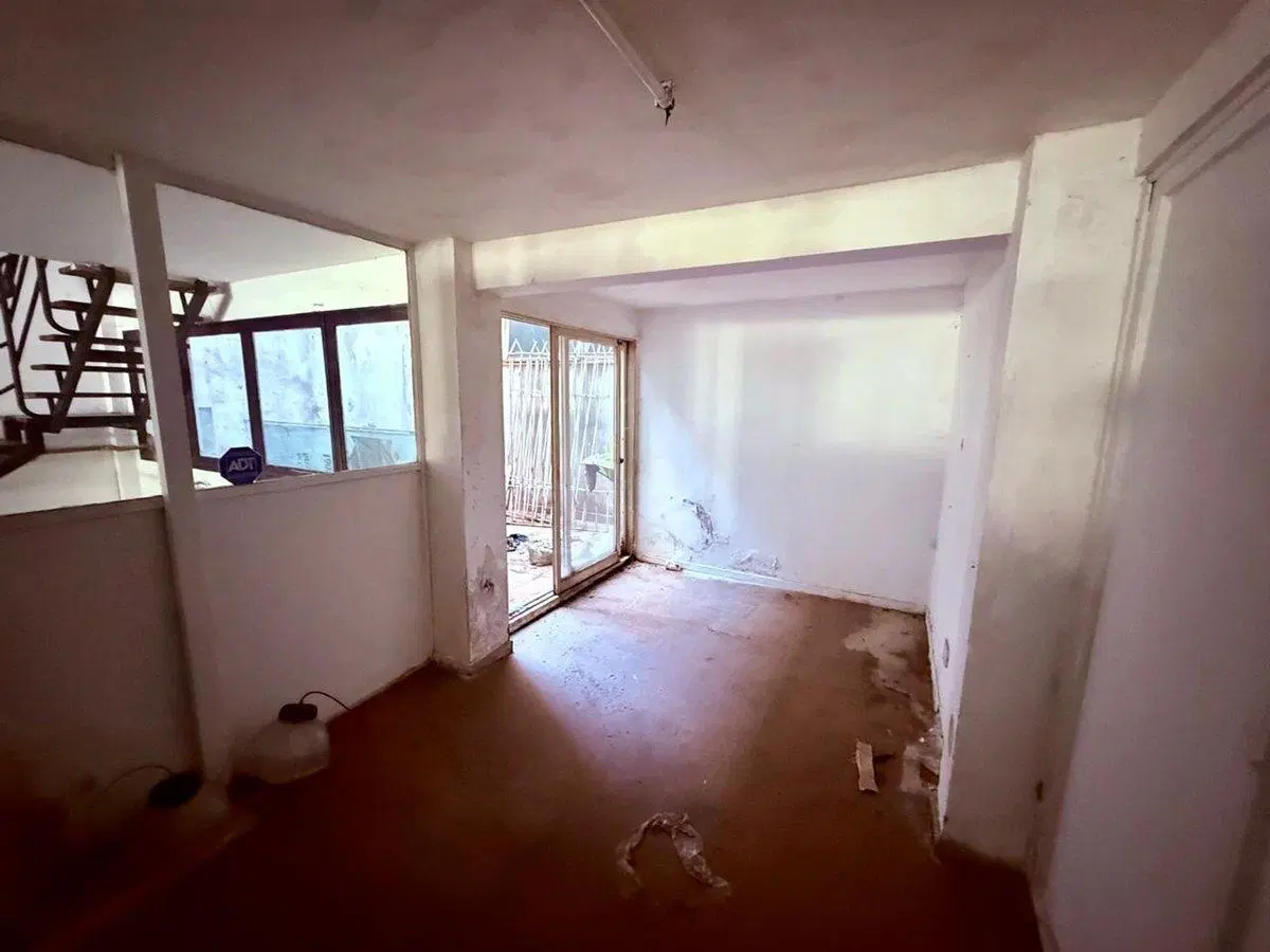 VENTA LOCAL LANUS PERMUTA 5