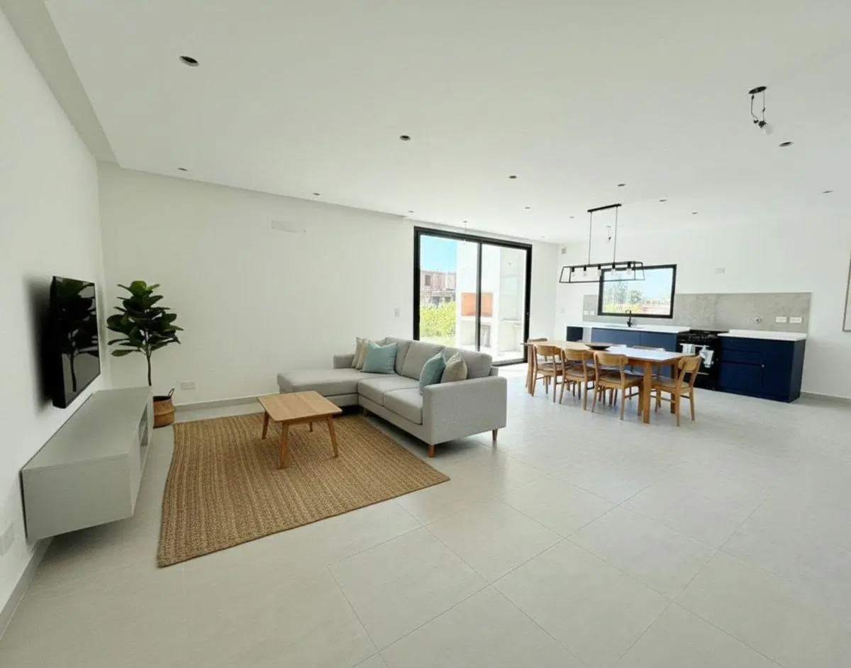 VENTA CASA PILAR DEL ESTE 4 AMBIENTES-FINANCIA 2