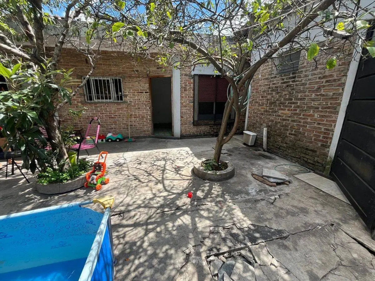 VENTA CASA MULTIFAMILIAR EN VILLA LUZURIAGA 5
