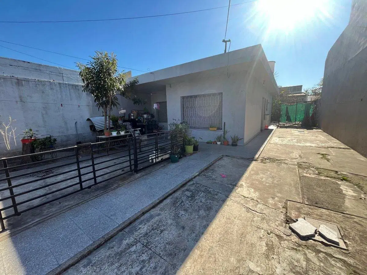 VENTA CASA MULTIFAMILIAR EN VILLA LUZURIAGA 4