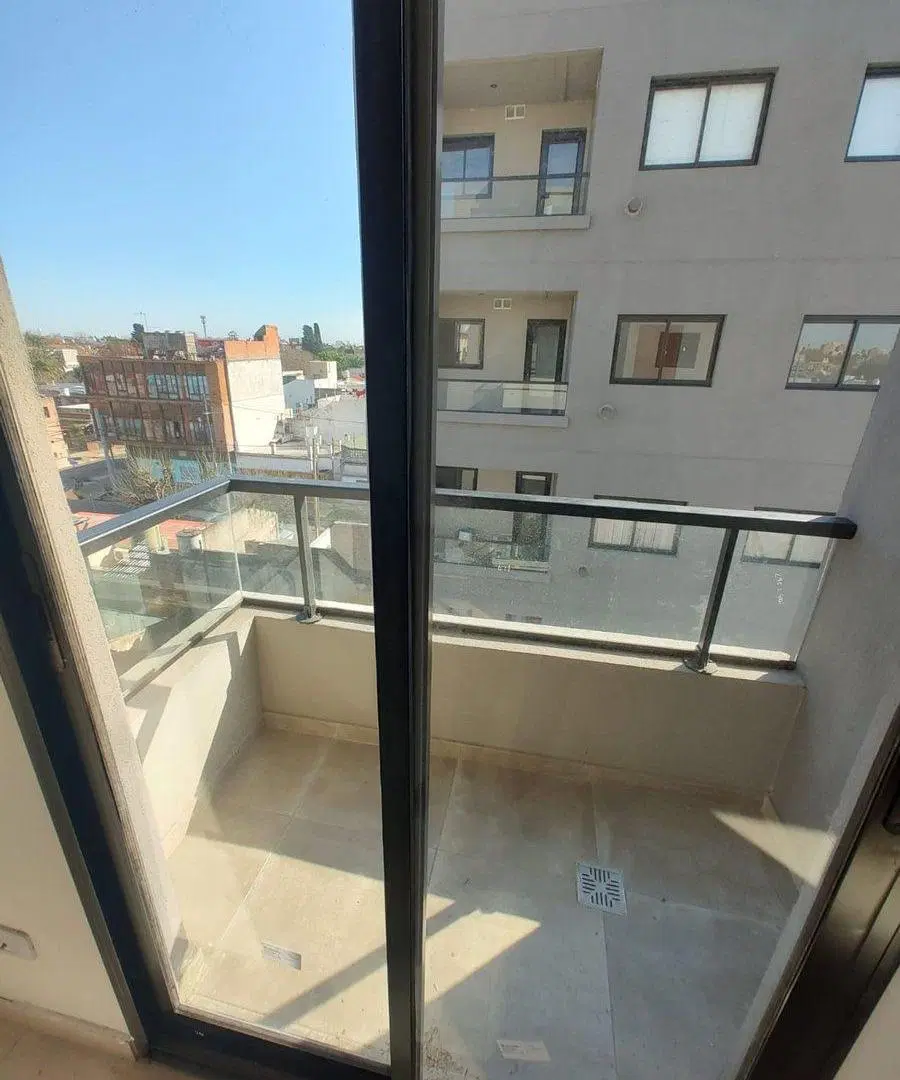 Venta excelente Monoambiente balcón Santos Lugares 5