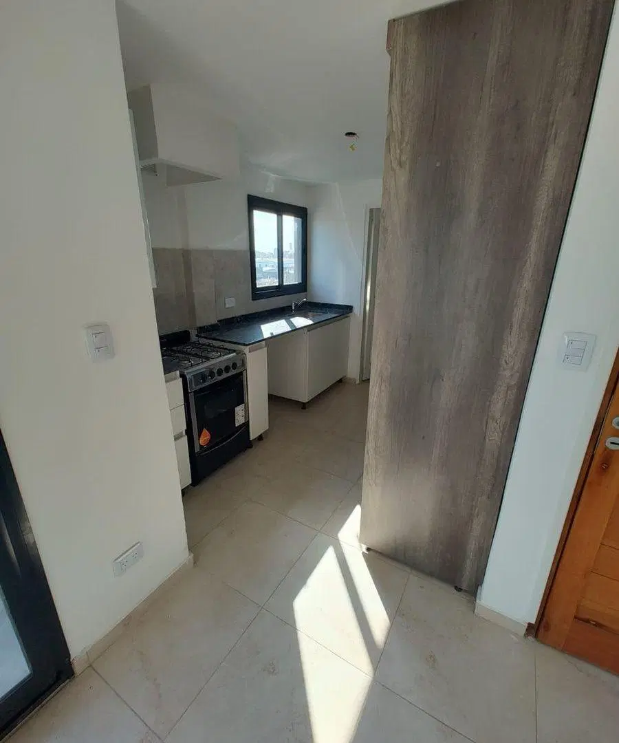 Venta excelente Monoambiente balcón Santos Lugares 3