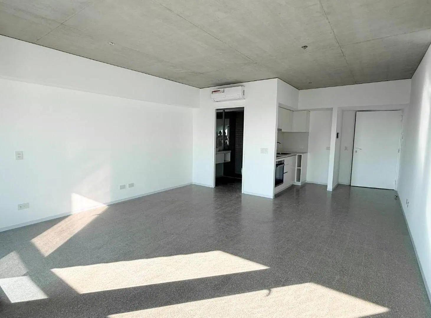 Alquiler | Monoambiente c/balcon, Torre Huergo 475 2