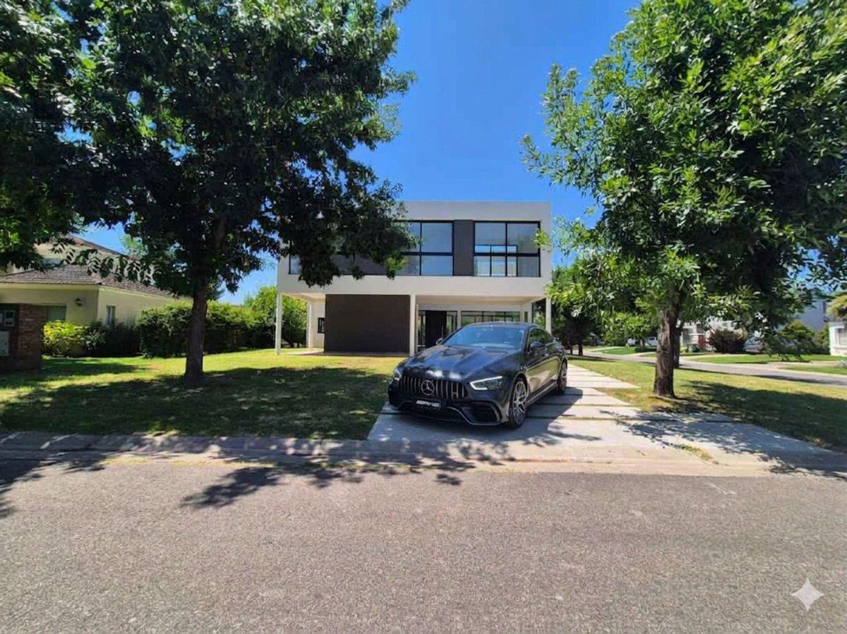 Venta de casa a estrenar en Haras Santa Maria