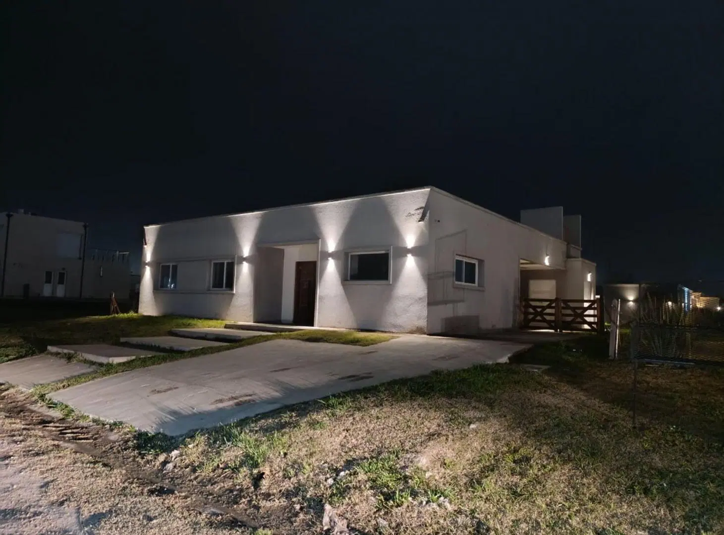 VENTA CASA MODERNA EN HORIZONTES AL SUR 2