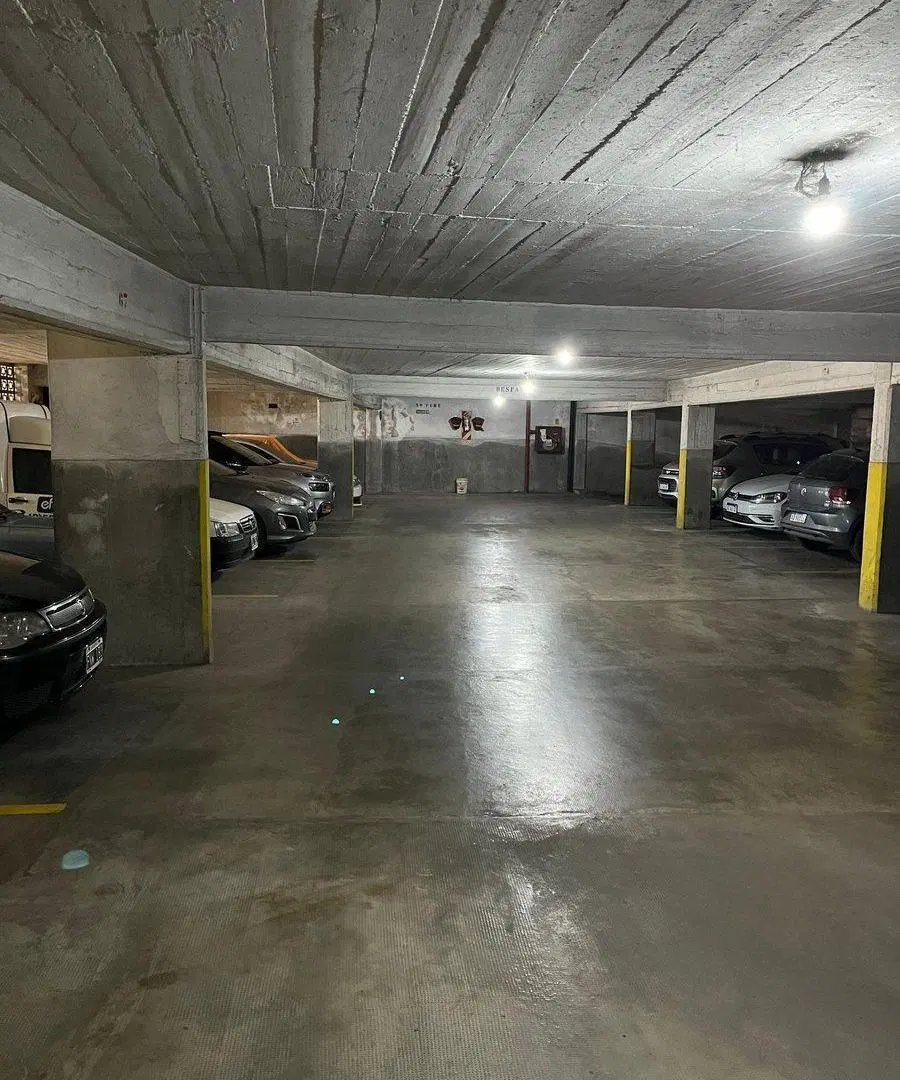 Cochera fija y cubierta en venta en Vicente López 4