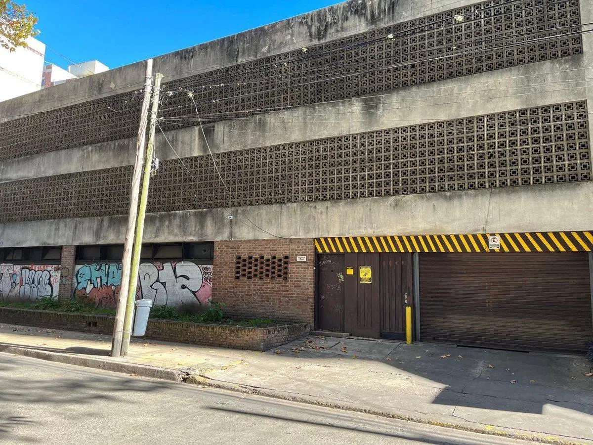 Cochera fija y cubierta en venta en Vicente López 3