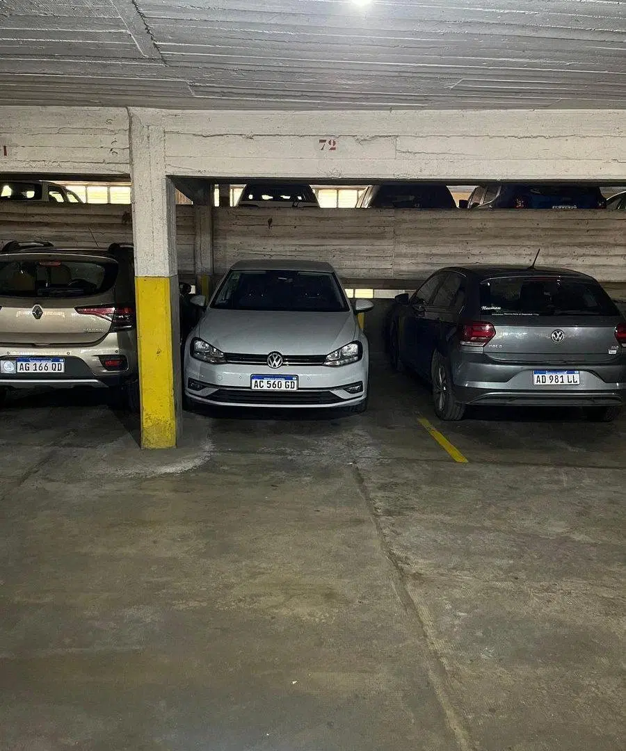 Cochera fija y cubierta en venta en Vicente López 2