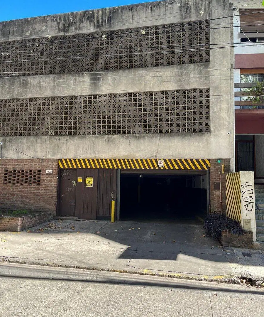 Cochera fija y cubierta en venta en Vicente López 5