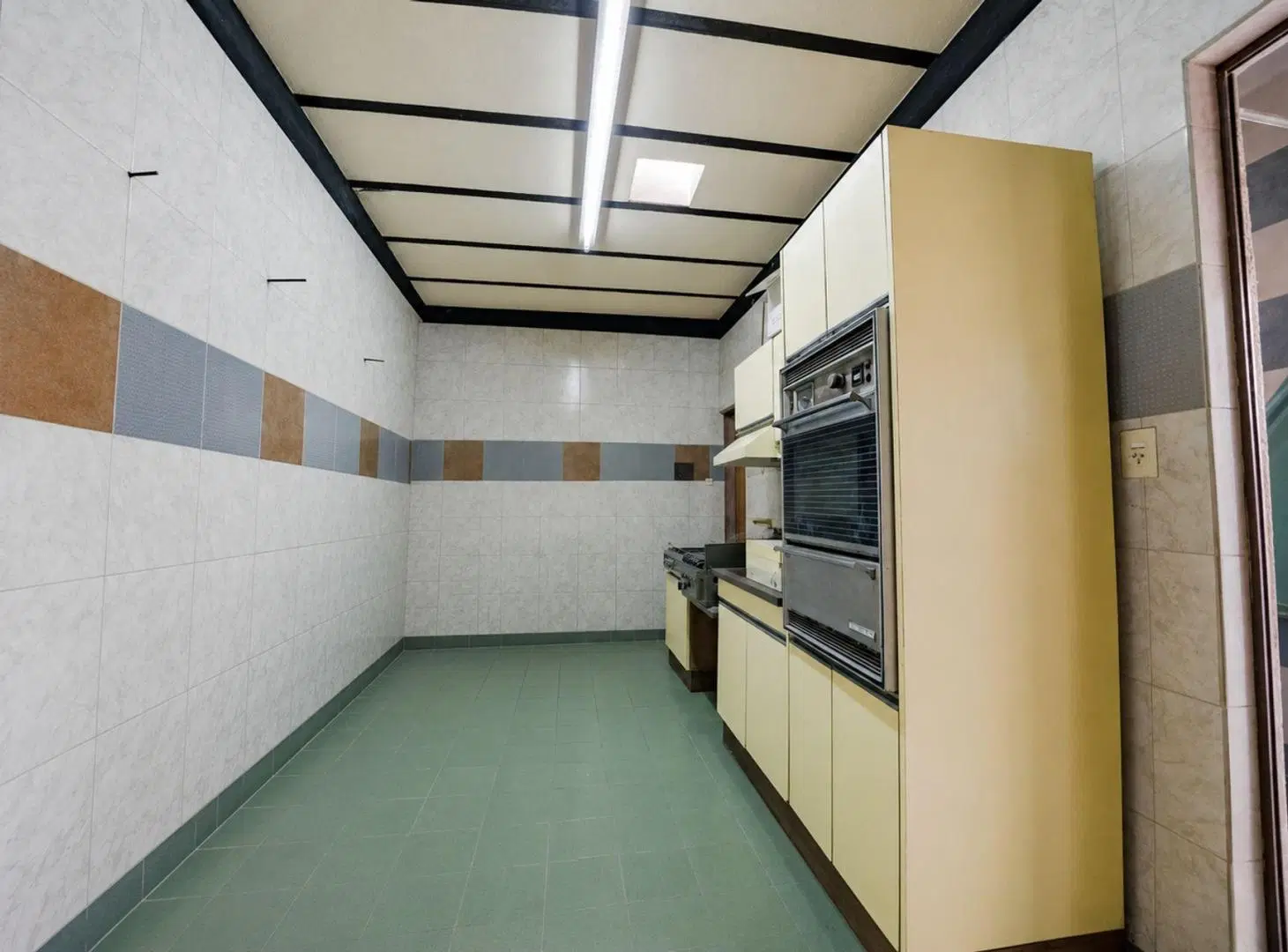 Venta casa 4 ambientes con cochera Martinez 5