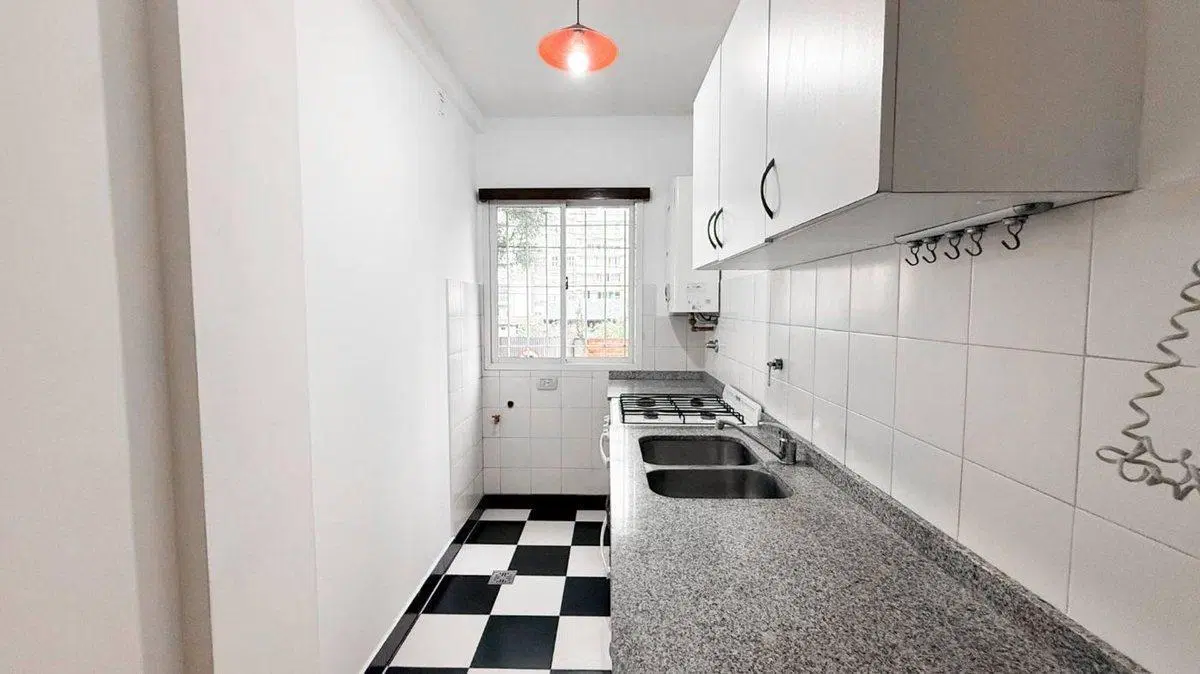VENTA Depto. 2 amb. Frente c/ balcón. San Martín 4
