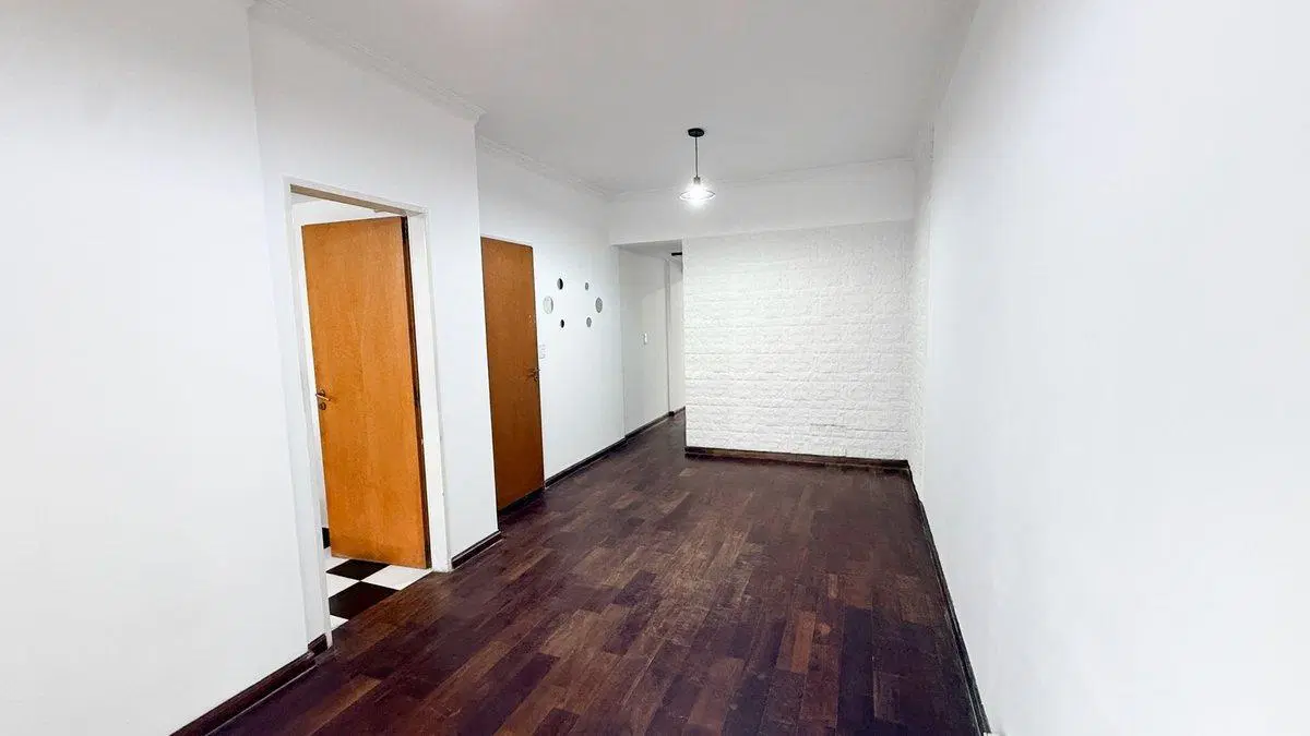 VENTA Depto. 2 amb. Frente c/ balcón. San Martín 5