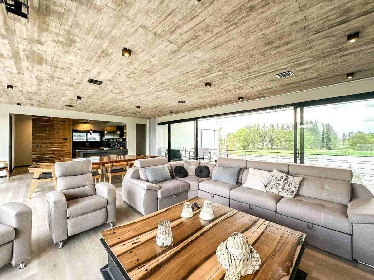 VENTA CASA A LA LAGUNA EN CHACRAS DE LA RESERVA 3