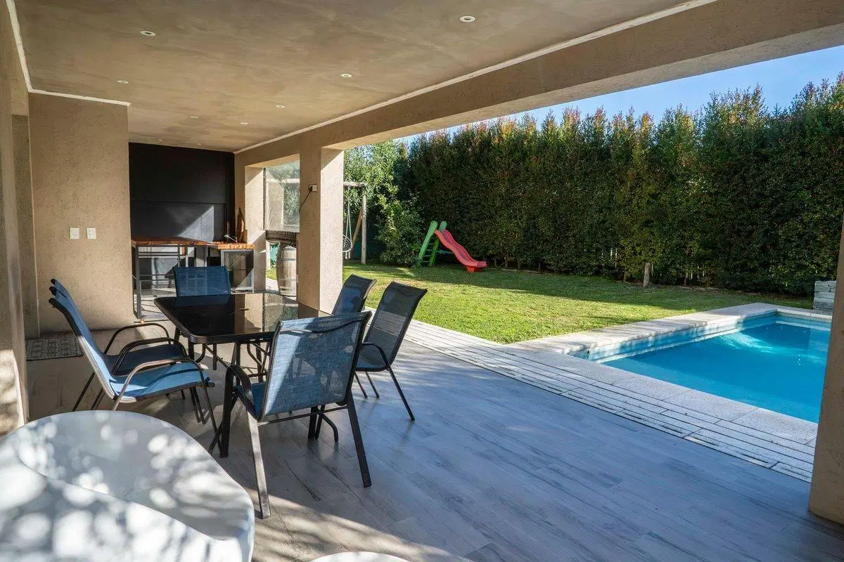 CASA EN VENTA ALVEAR DE BENAVIDEZ 4 DORM PILETA 3