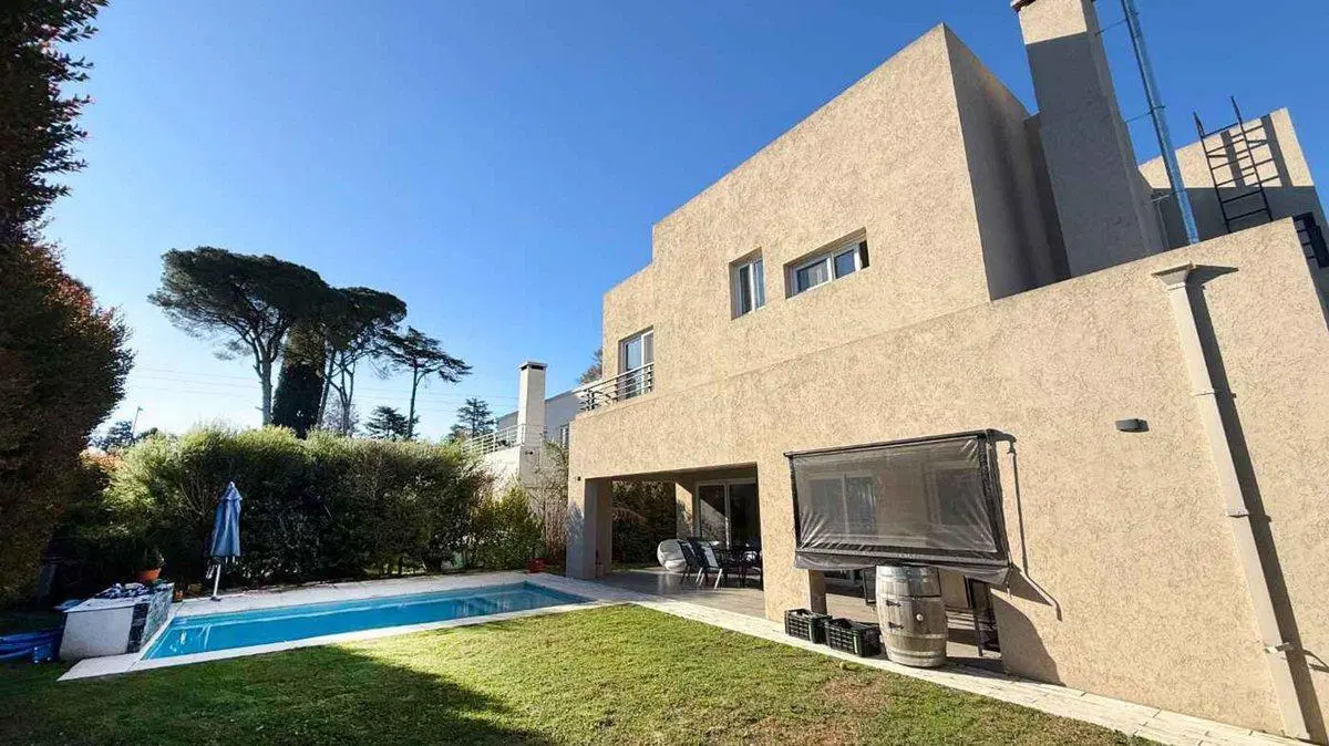 CASA EN VENTA ALVEAR DE BENAVIDEZ 4 DORM PILETA 8