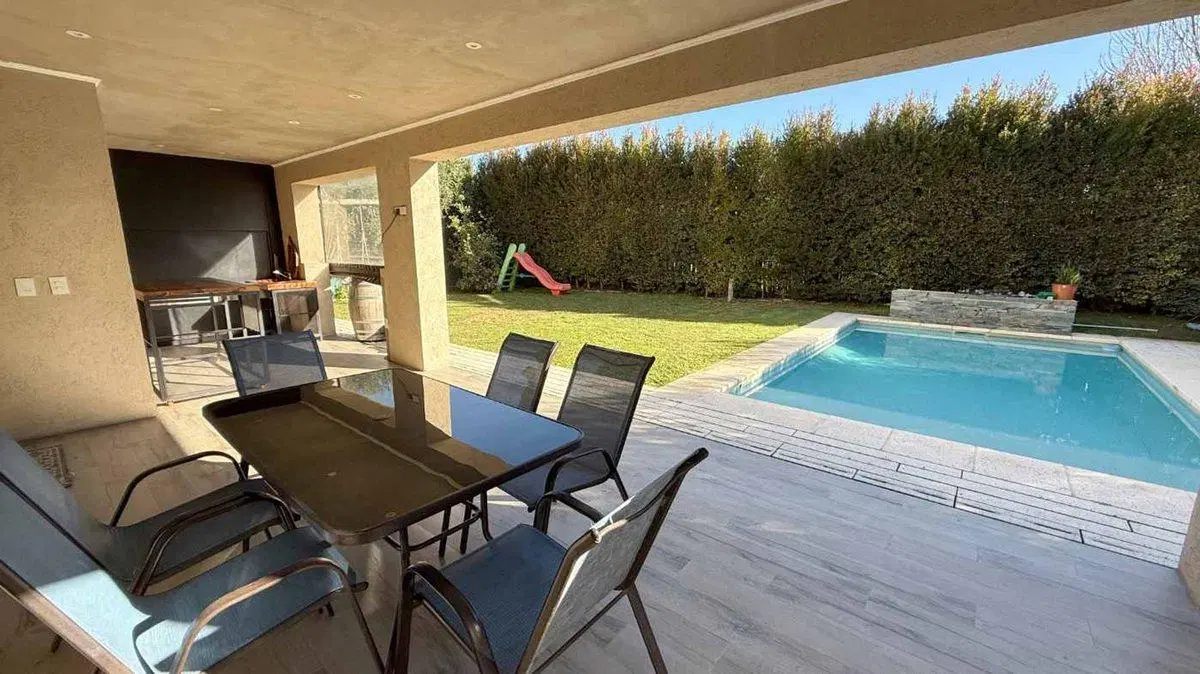 CASA EN VENTA ALVEAR DE BENAVIDEZ 4 DORM PILETA 4