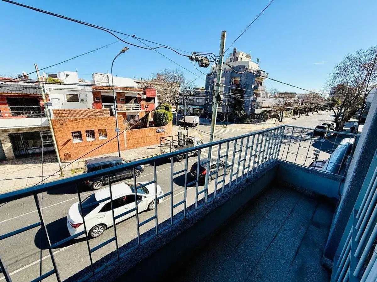 VENTA PH 5 ambientes TERRAZA y BALCÓN Monte Castro 3
