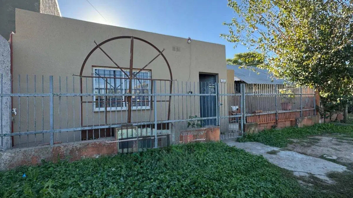 VENTA CASA 4 AMBIENTES CON QUINCHO LAVADERO LUJAN 2