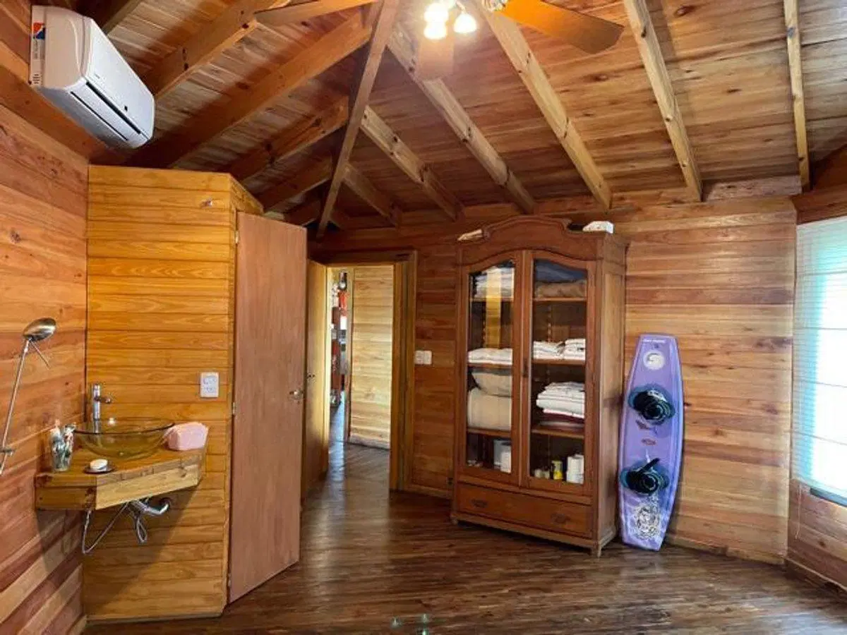 Venta casa en barrio cerca de canal del este 3