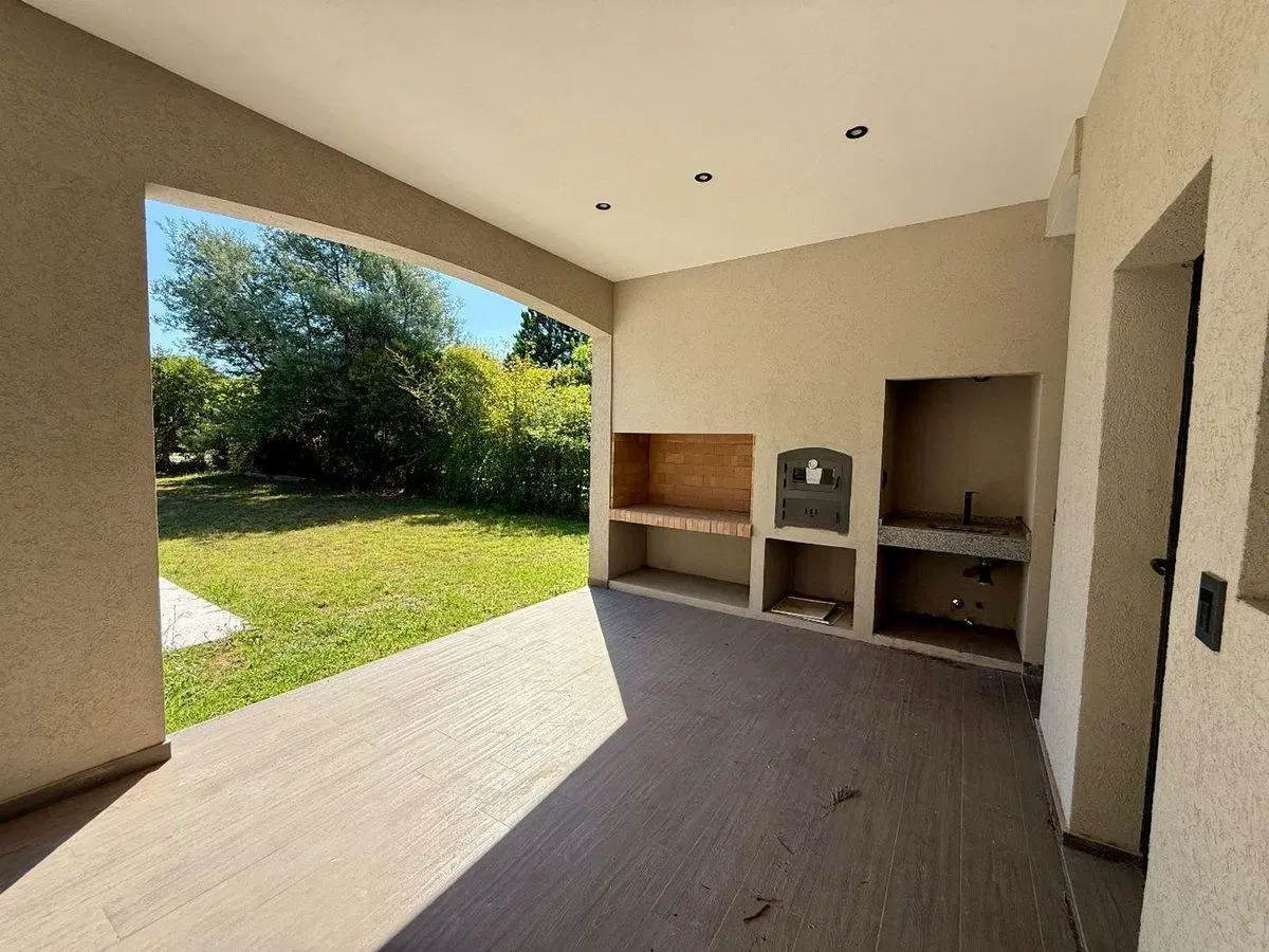 Casa VENTA pileta 6 ambientes B. Bermudas Pilar 2