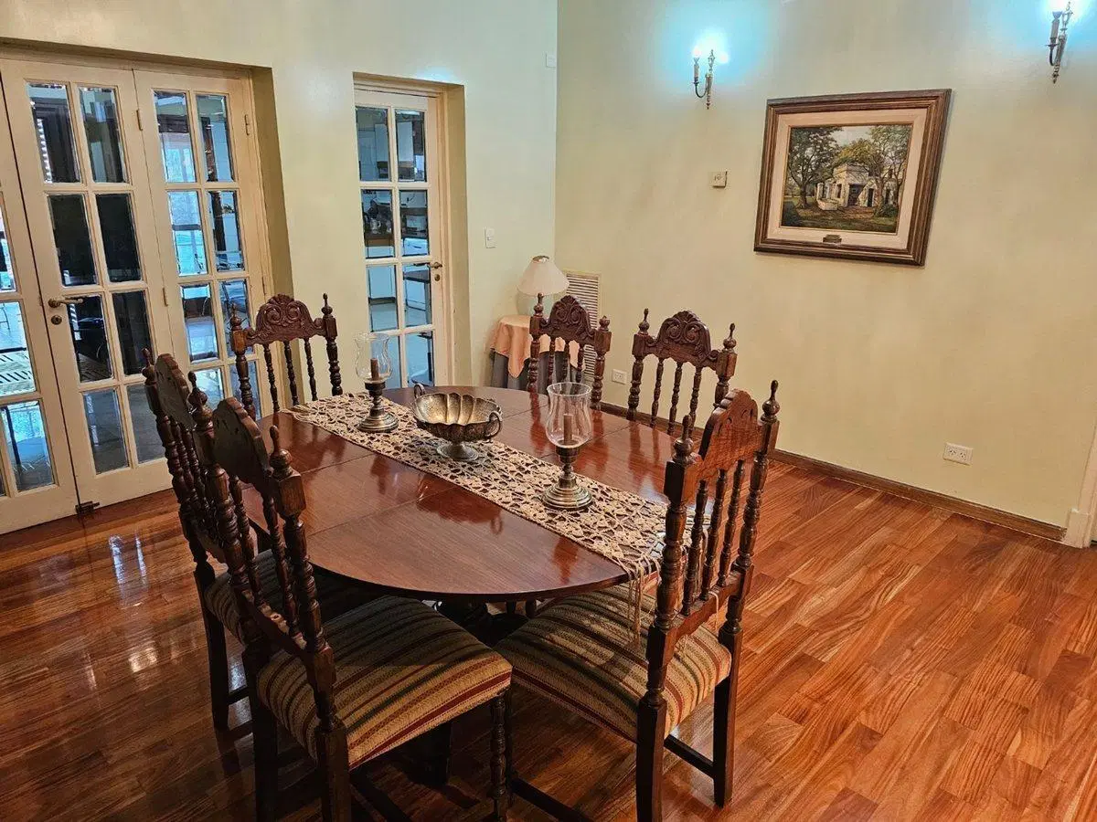 VENTA Casa 4 dormitorios - Cochera Jardin y Pileta 5