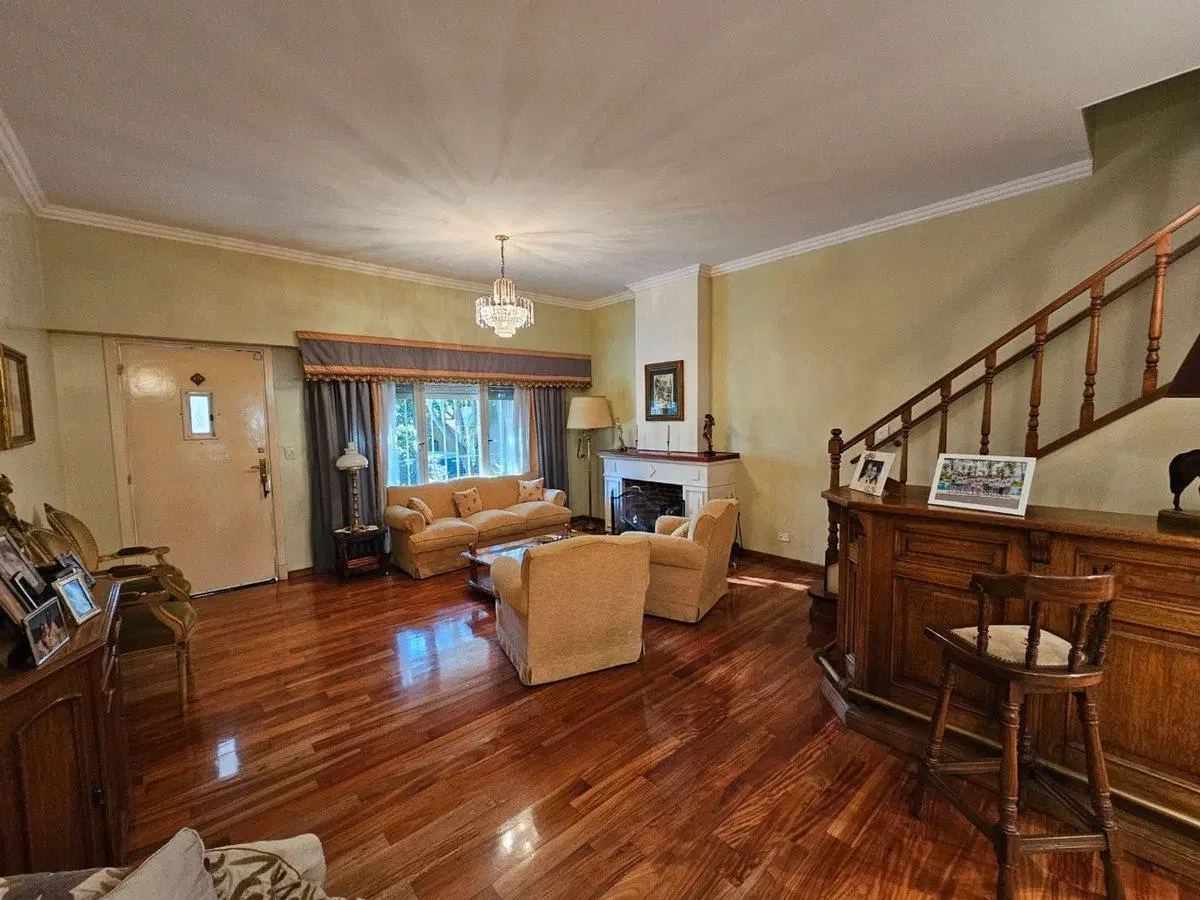 VENTA Casa 4 dormitorios - Cochera Jardin y Pileta 5