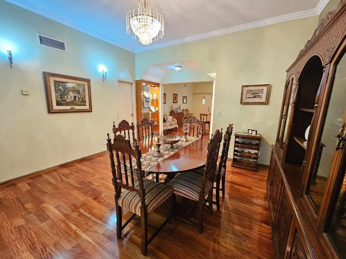VENTA Casa 4 dormitorios - Cochera Jardin y Pileta 4