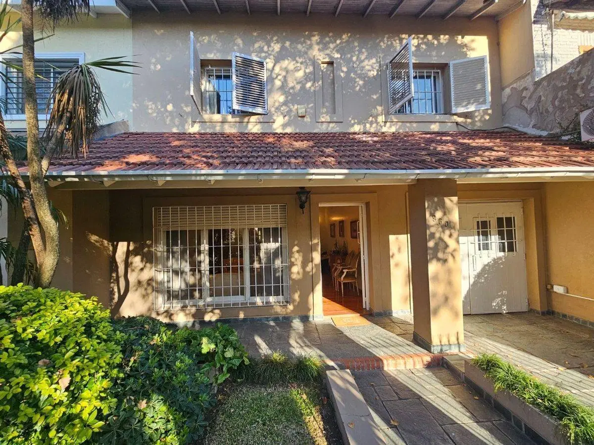 VENTA Casa 4 dormitorios - Cochera Jardin y Pileta 3