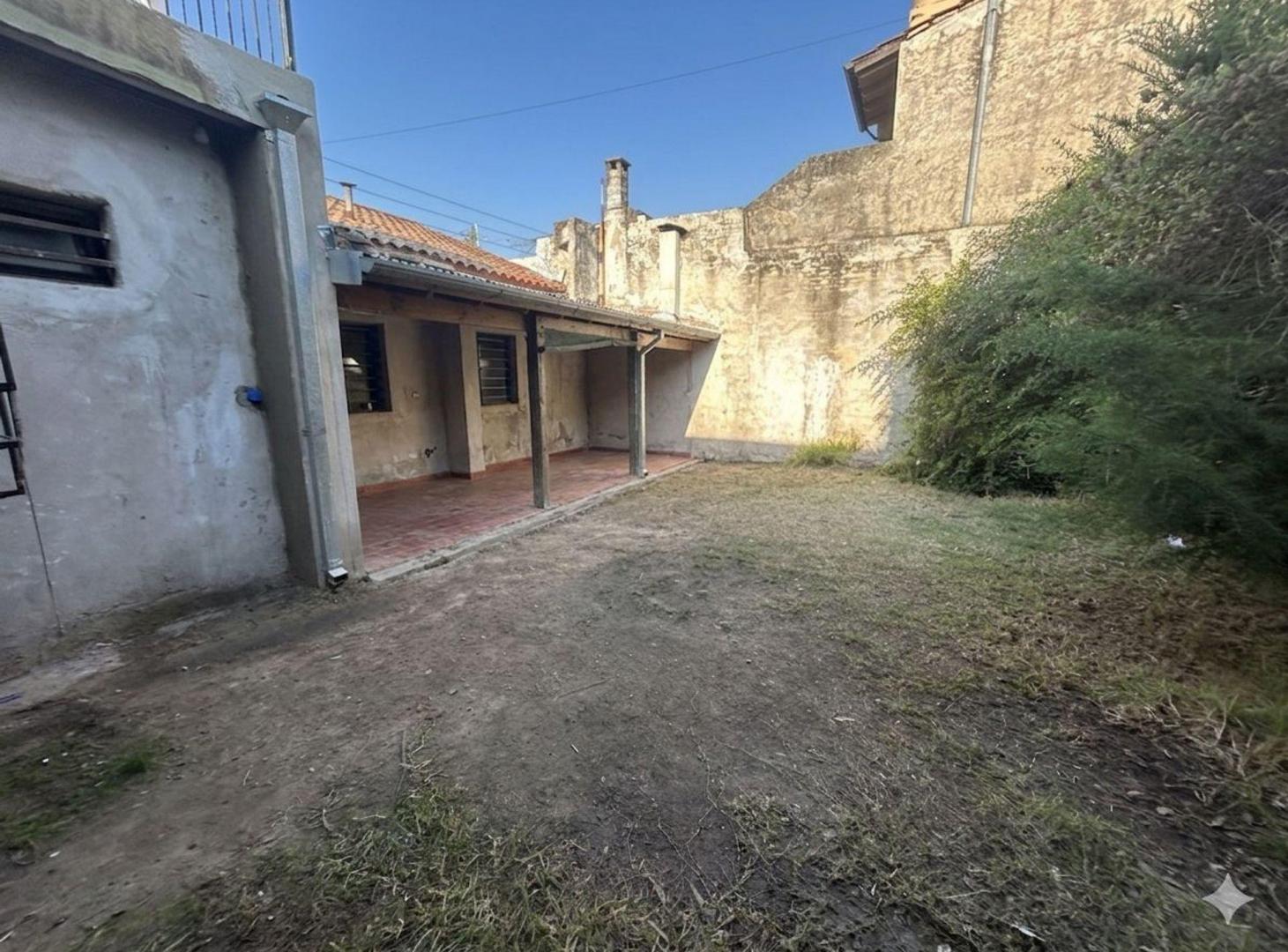 CASA 4 AMBIENTES REFACCIONADA LAS LOMAS SAN ISIDRO