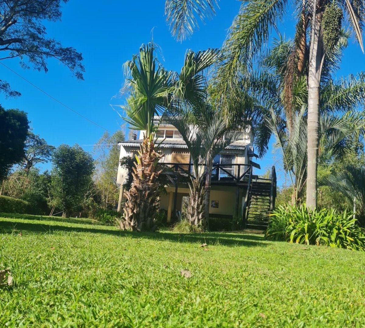 VENTA CASA EN DELTA 3 PISOS CON PARRILLA Y JARDIN