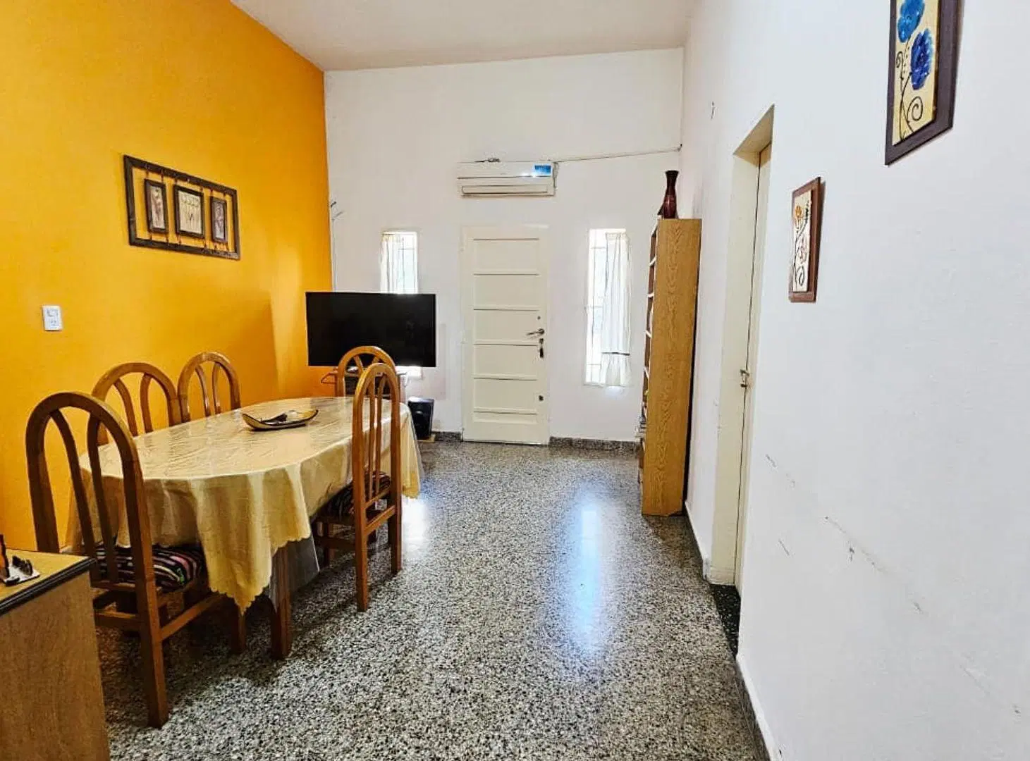 CASA EN VENTA 4AMB CON COCHERA VILLA BOSCH 3