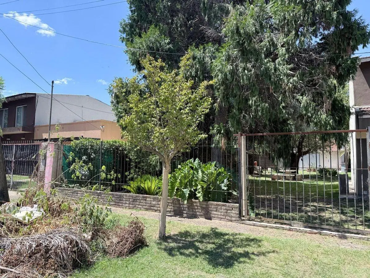 VENTA CASA 2 AMBIENTES SOBRE TERRENO DE 368 M2 3