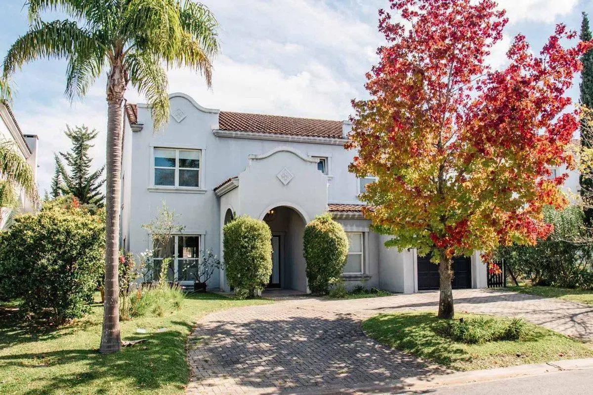 CASA EN VENTA AL LAGO EN NORDELTA 5