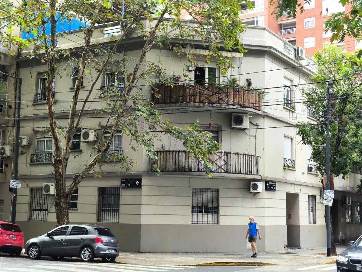 Departamento de 3 amb, tipo PH, 2do por escalera. 2