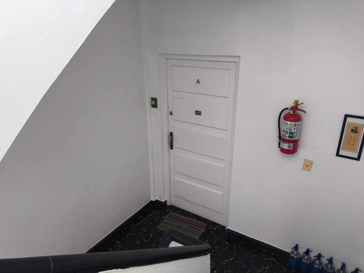 Departamento de 3 amb, tipo PH, 2do por escalera. 3