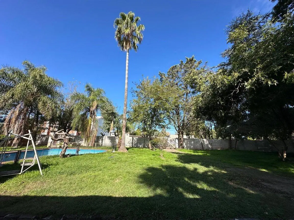 Casa en lote de 1.187 m² con pileta en Villa Rosa 4
