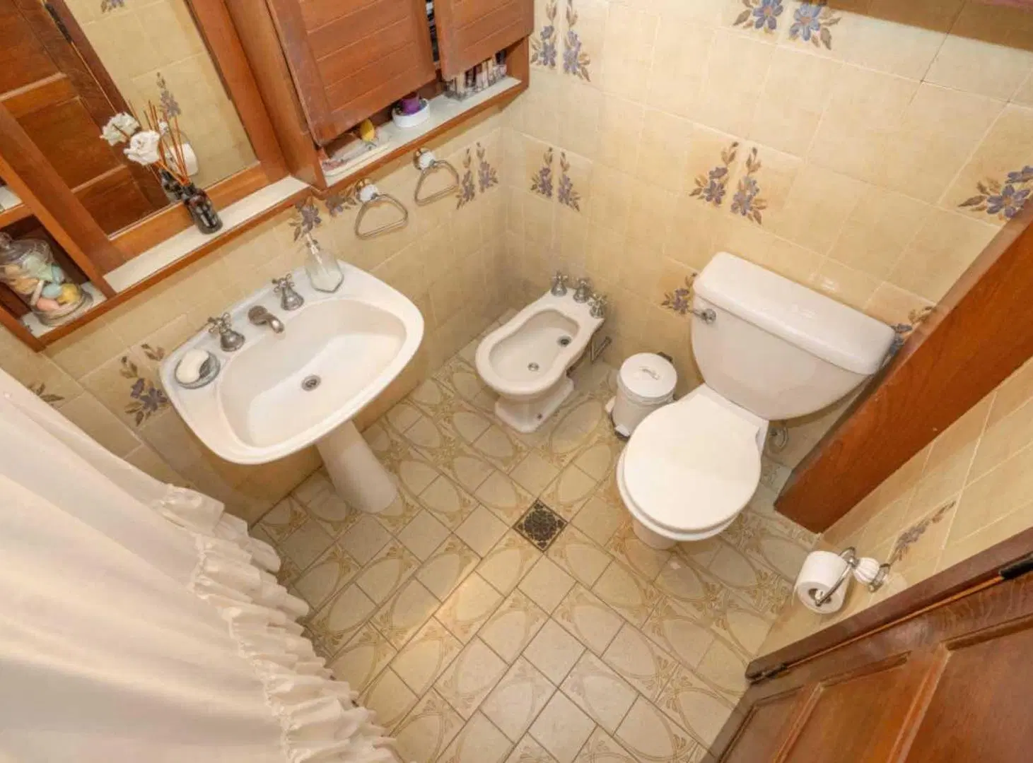 Casa c/jardin y parrilla en venta en Florida Este 8