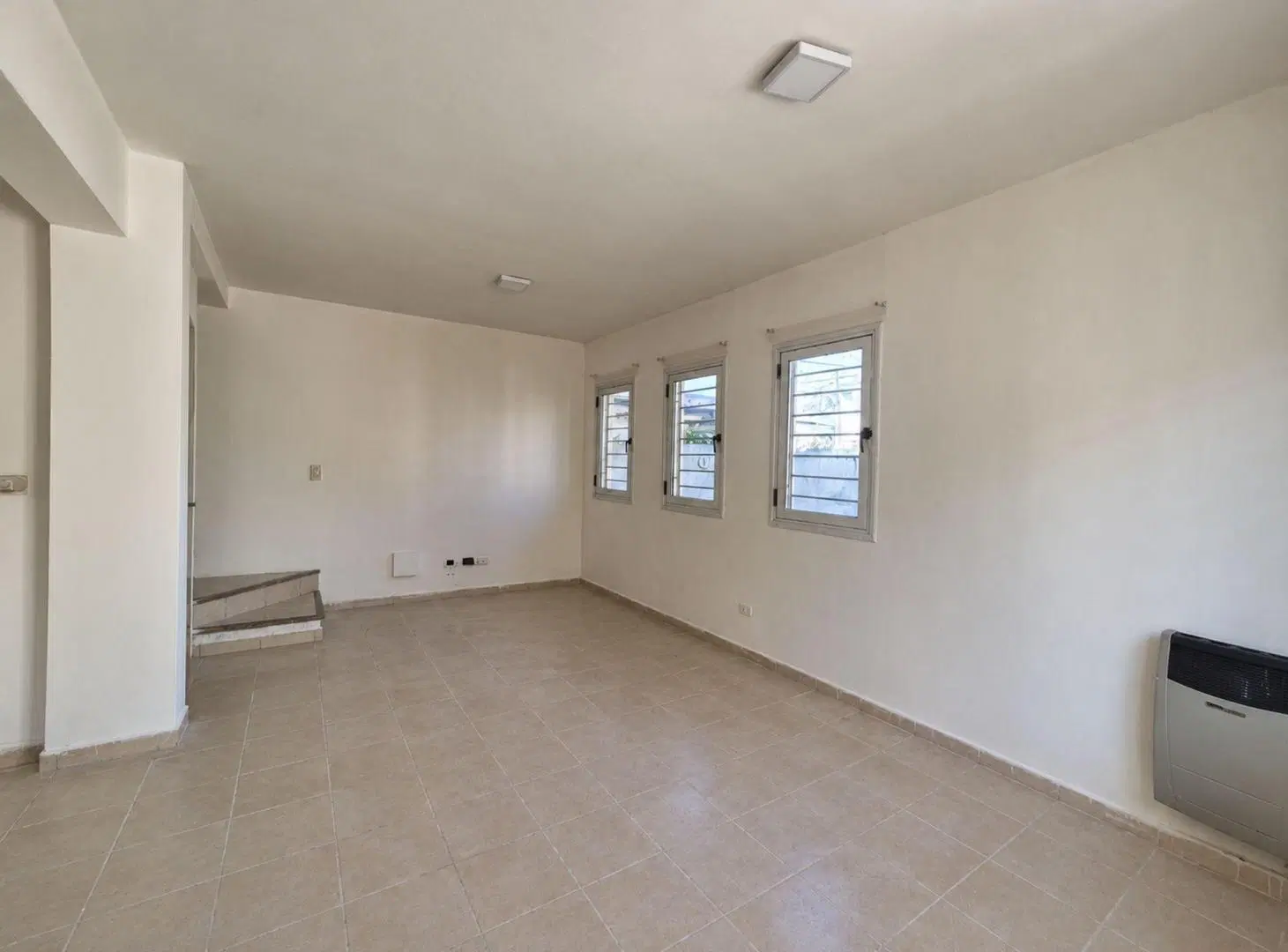 Alquiler casa 3 amb patio parri cochera Pilar Cent 5
