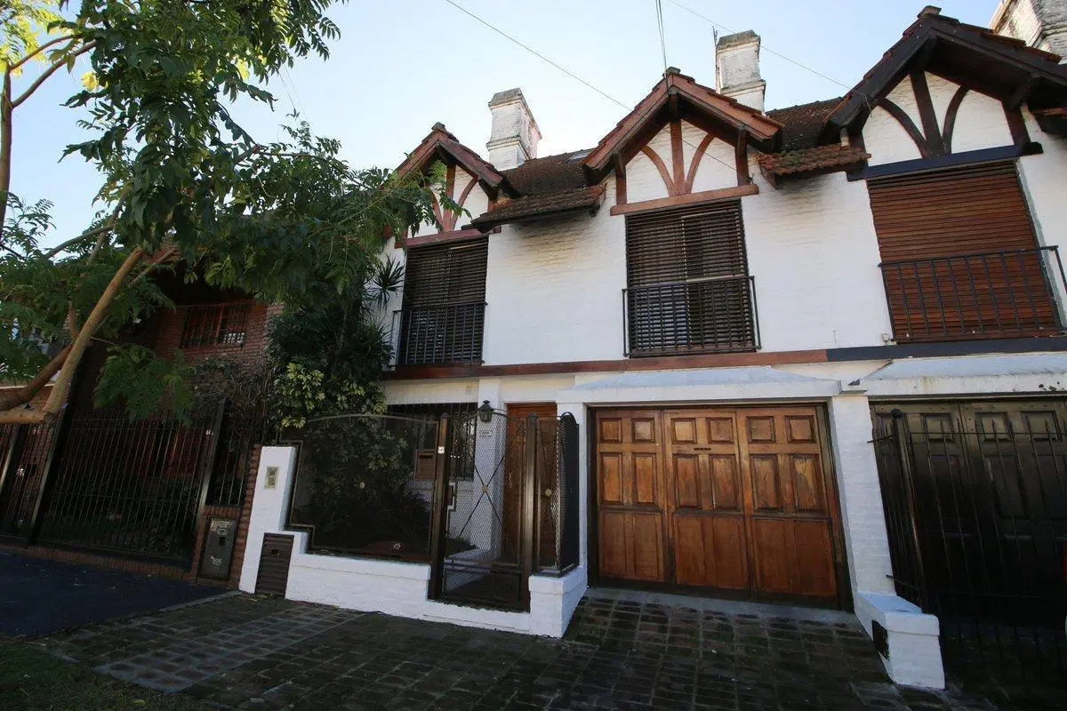 CASA VENTA CASEROS 5 AMBIENTES JARDIN PILETA 5