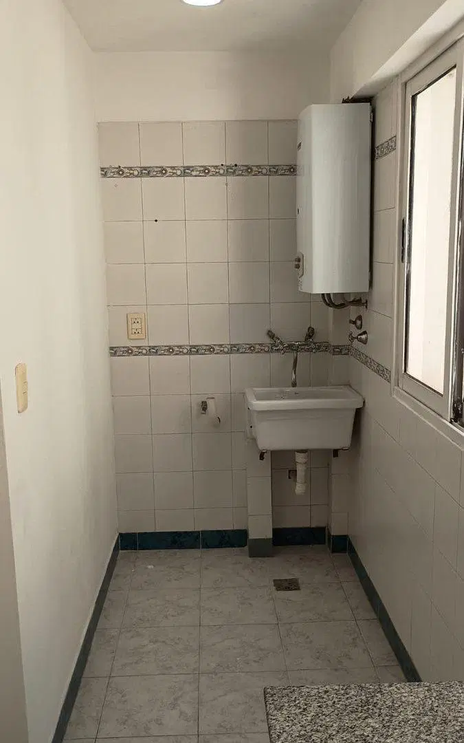 VENTA - DTO. 3 AMB. con balcón en FLORES 4