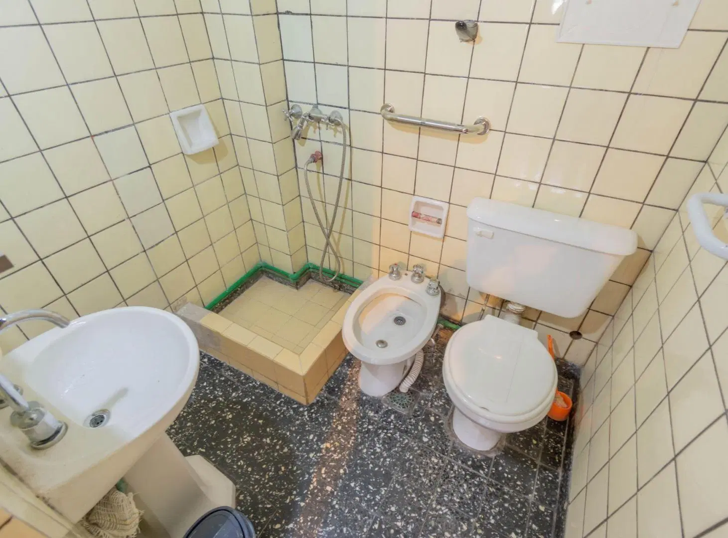 PH al frente - 4 ambientes con 2 patios y 2 baños 4