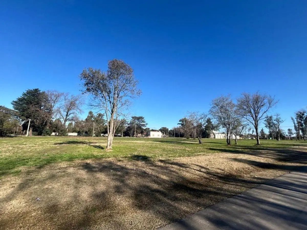 Venta Lote de 304 metros Barrio Parque de Escobar 8