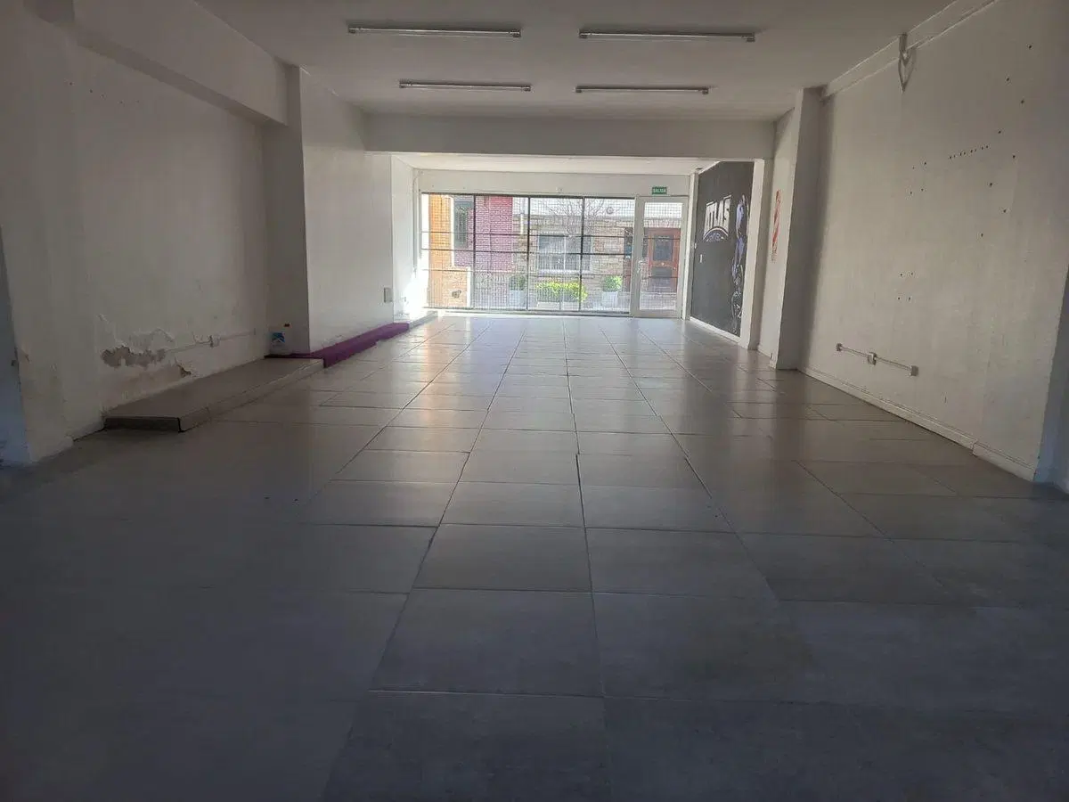 VENTA Local en San Fernando sobre Av Libertador 2