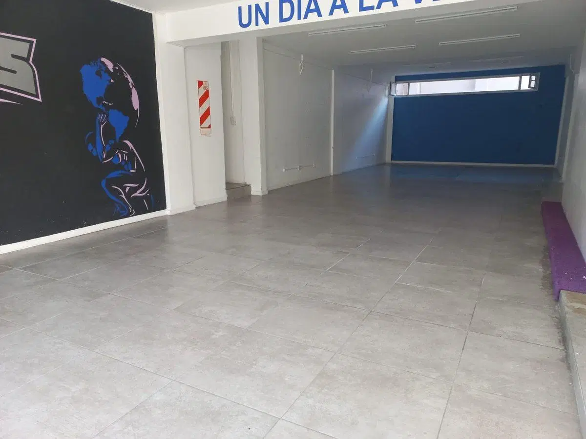 VENTA Local en San Fernando sobre Av Libertador 4